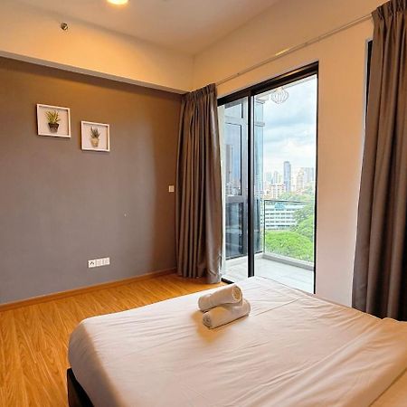Beacon Executive Suite - City View - By Iz 乔治敦 外观 照片