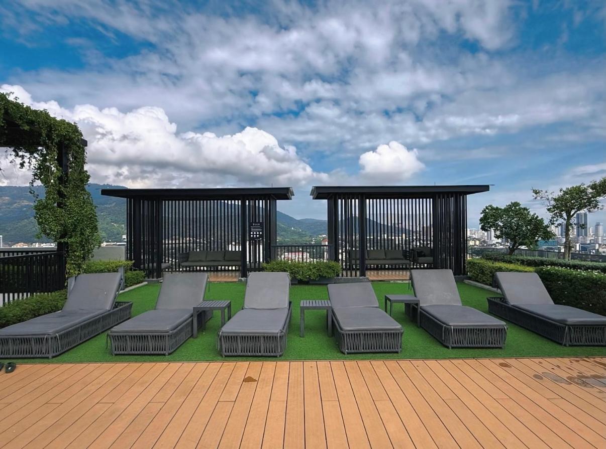 Beacon Executive Suite - City View - By Iz 乔治敦 外观 照片