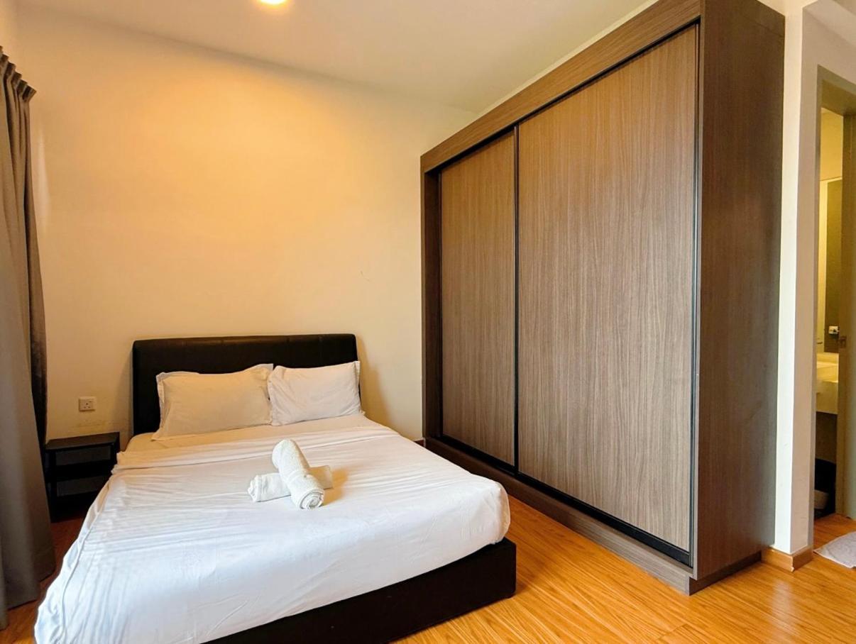 Beacon Executive Suite - City View - By Iz 乔治敦 外观 照片