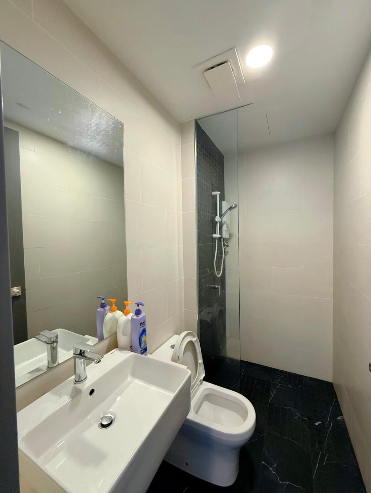 Beacon Executive Suite - City View - By Iz 乔治敦 外观 照片