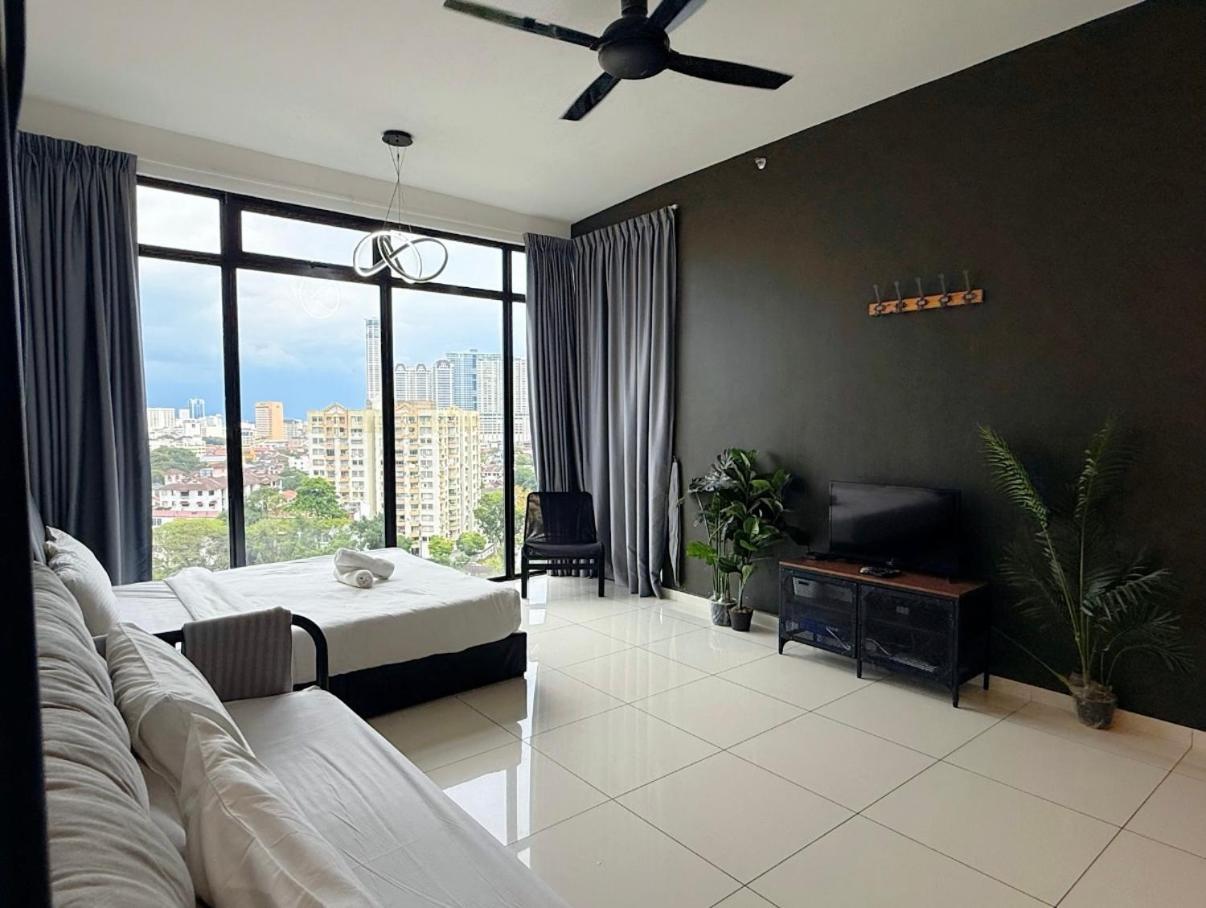 Beacon Executive Suite - City View - By Iz 乔治敦 外观 照片